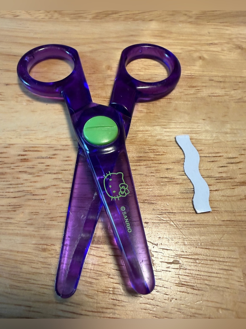 Hello Kitty Scissors - Picture 2 of 3